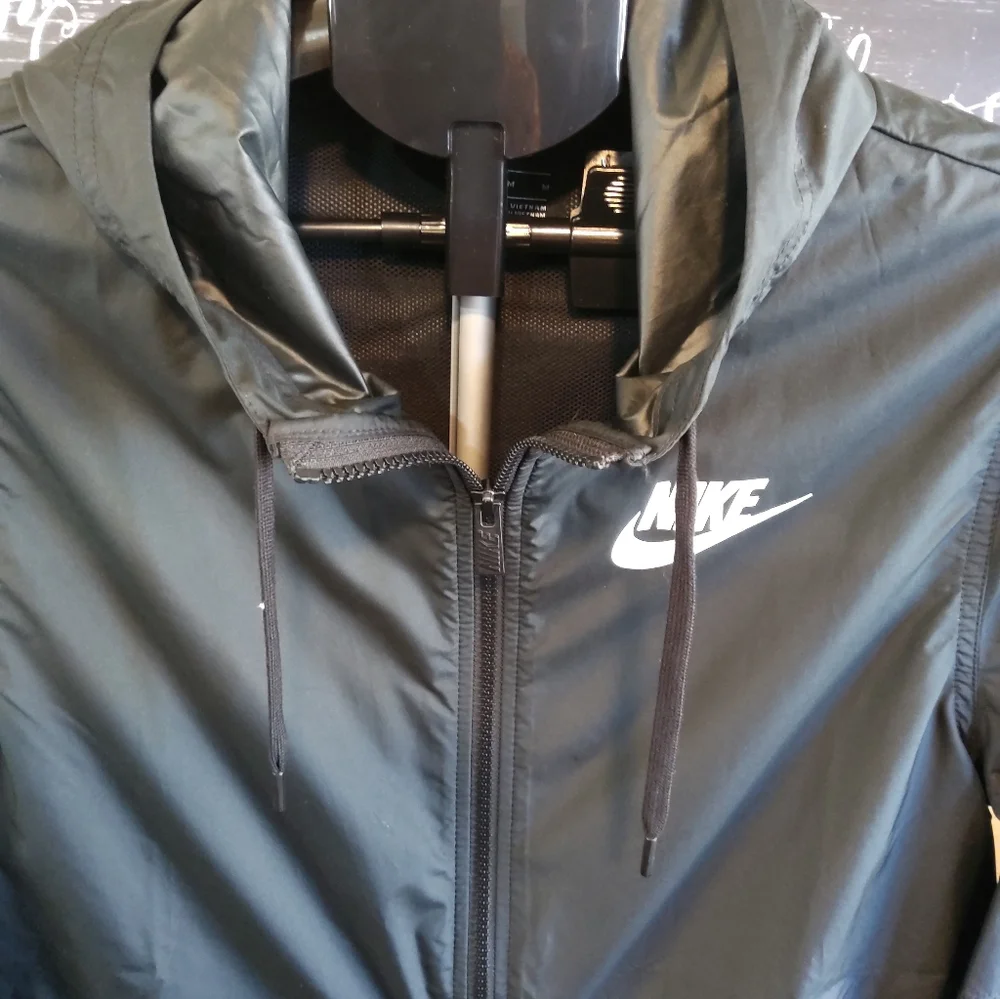 Nike Black Hooded Ladies Jacket - Picture 3 of 10